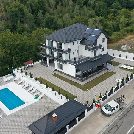 Casa De Vacanta Larisa Novaci-Străini Exteriör bild
