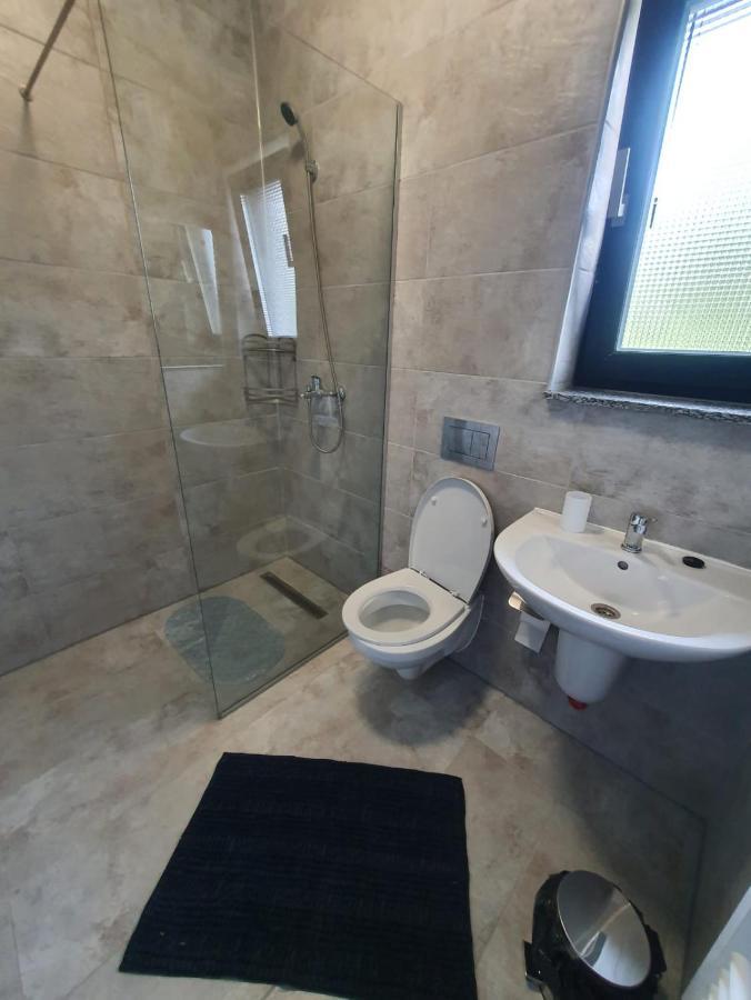 Casa De Vacanta Larisa Novaci-Străini Exteriör bild