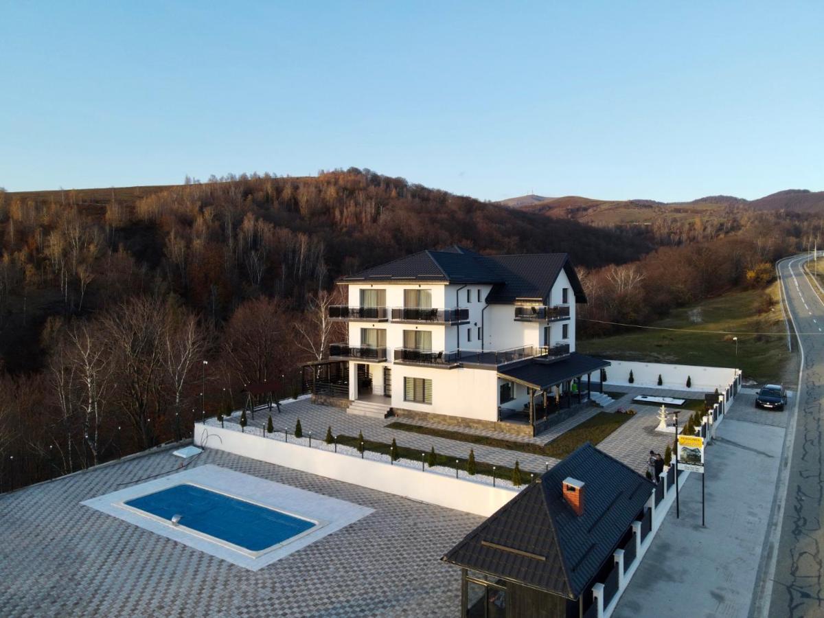 Casa De Vacanta Larisa Novaci-Străini Exteriör bild