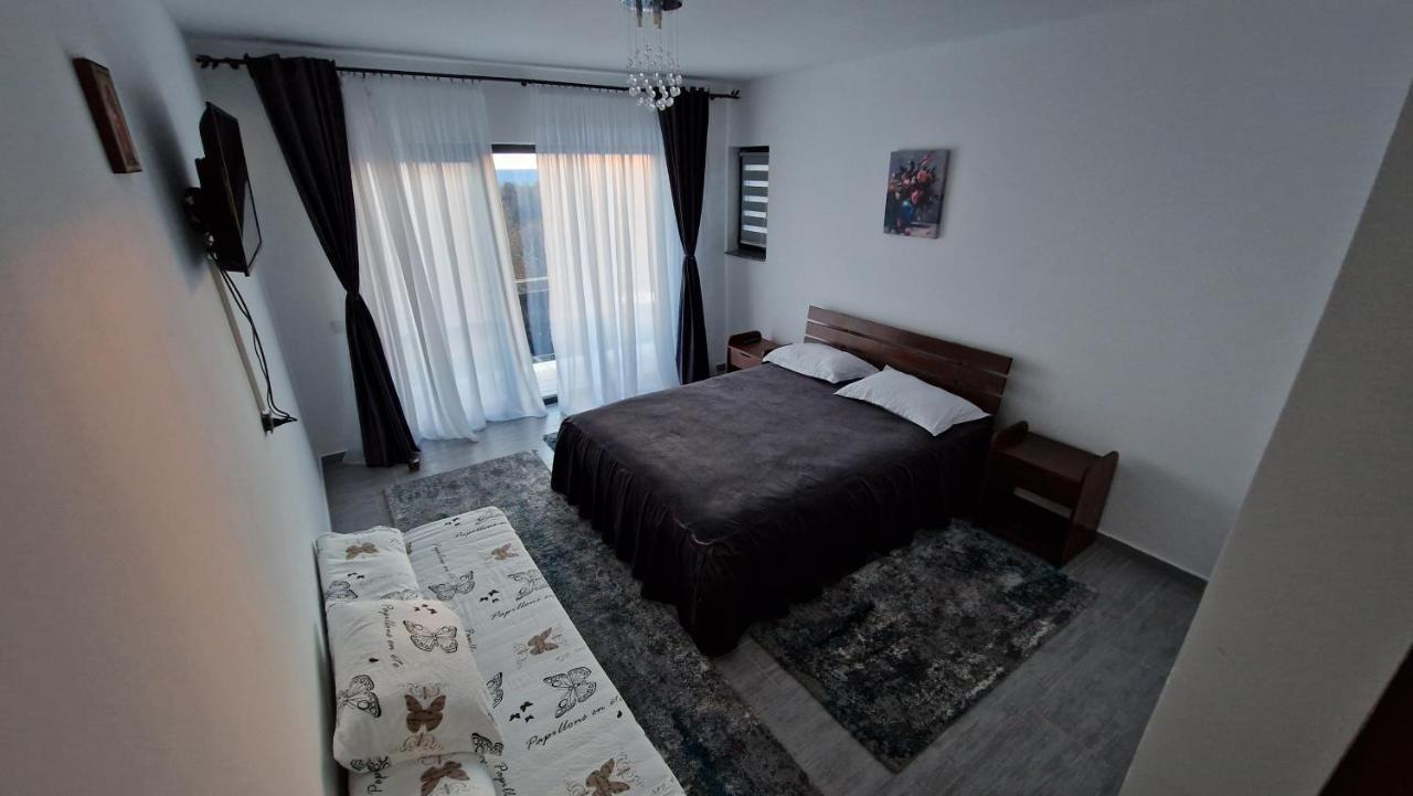 Casa De Vacanta Larisa Novaci-Străini Exteriör bild