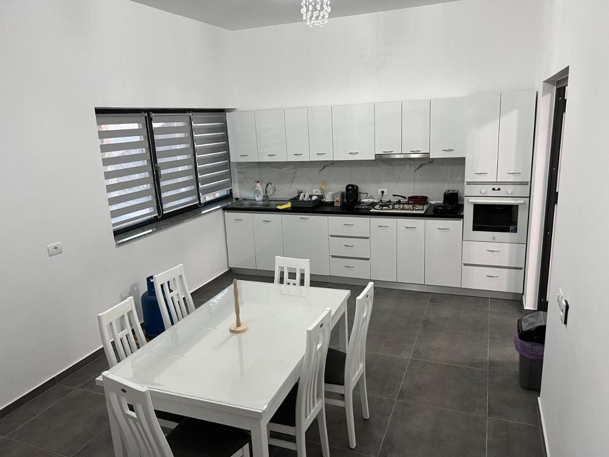 Casa De Vacanta Larisa Novaci-Străini Exteriör bild