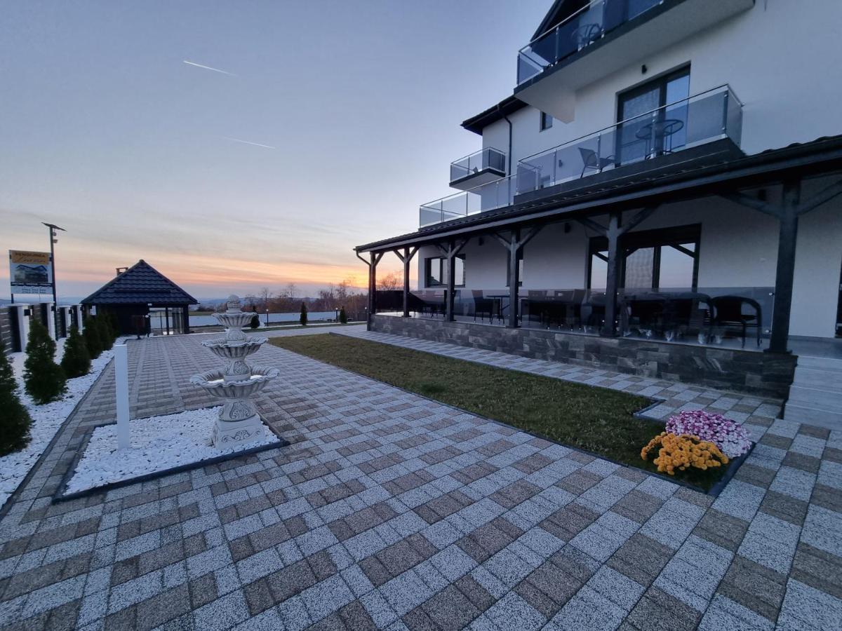 Casa De Vacanta Larisa Novaci-Străini Exteriör bild