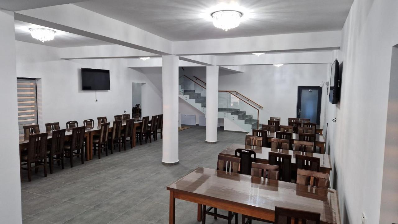 Casa De Vacanta Larisa Novaci-Străini Exteriör bild