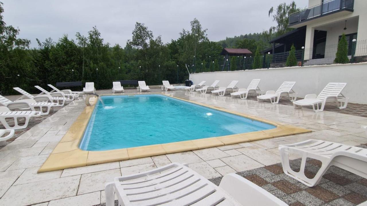 Casa De Vacanta Larisa Novaci-Străini Exteriör bild
