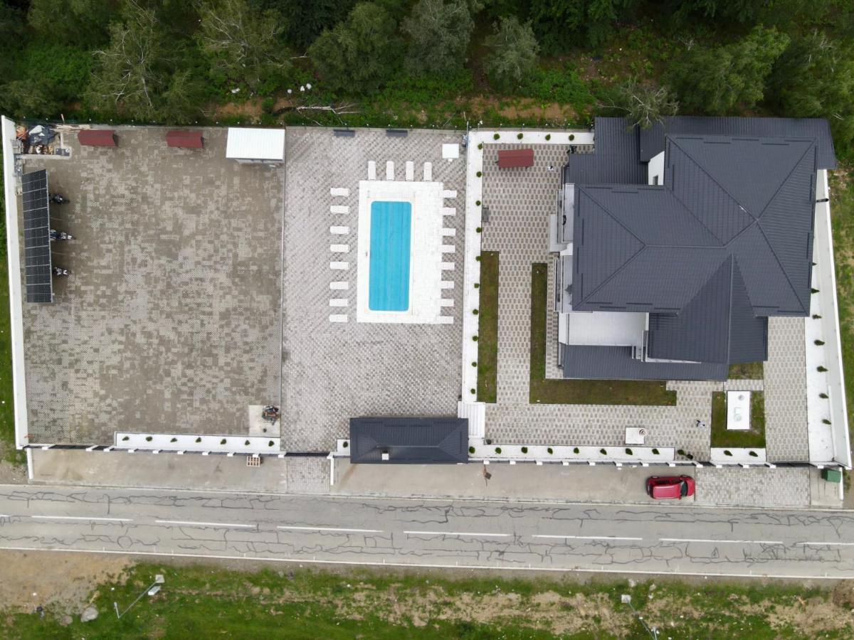 Casa De Vacanta Larisa Novaci-Străini Exteriör bild