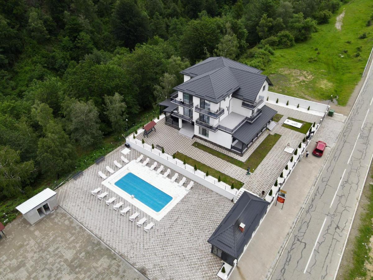 Casa De Vacanta Larisa Novaci-Străini Exteriör bild