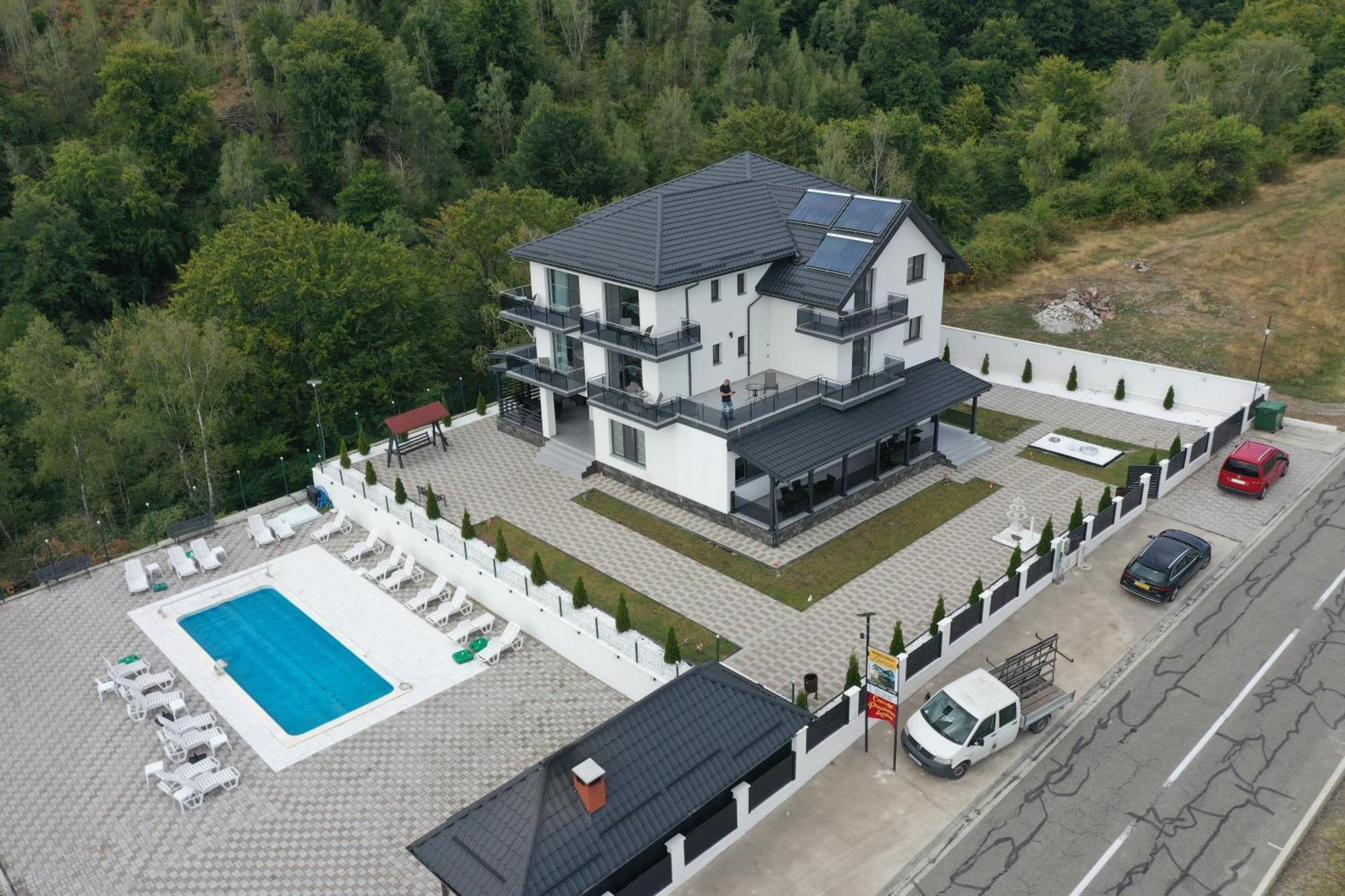 Casa De Vacanta Larisa Novaci-Străini Exteriör bild
