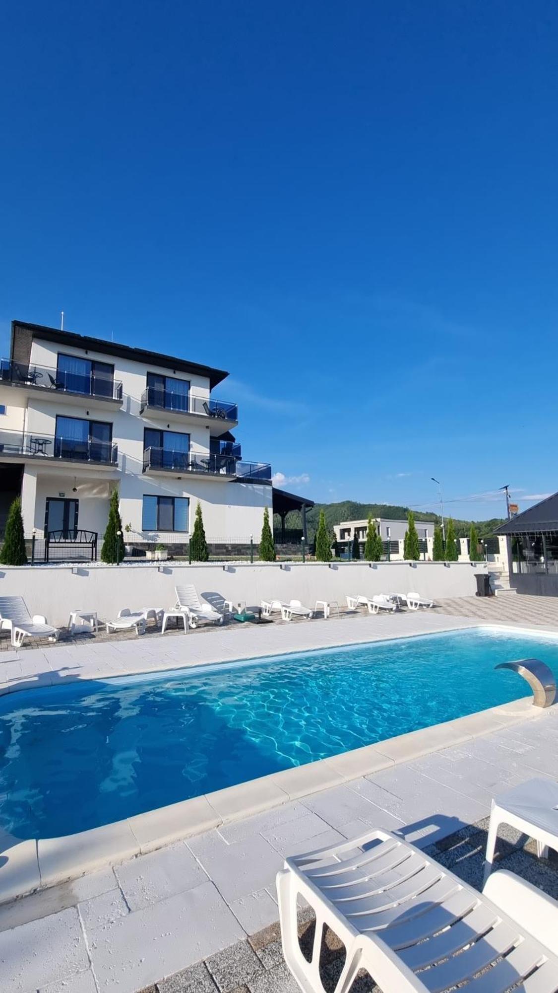 Casa De Vacanta Larisa Novaci-Străini Exteriör bild