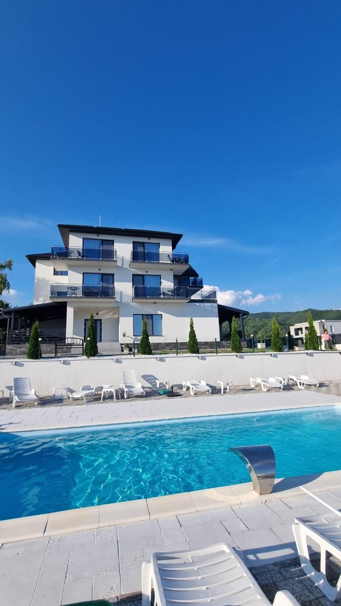 Casa De Vacanta Larisa Novaci-Străini Exteriör bild